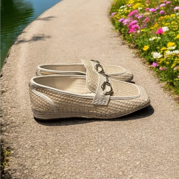 Vince Camuto Cream Gold Woven Loafer Like New! - Picture 6 of 10